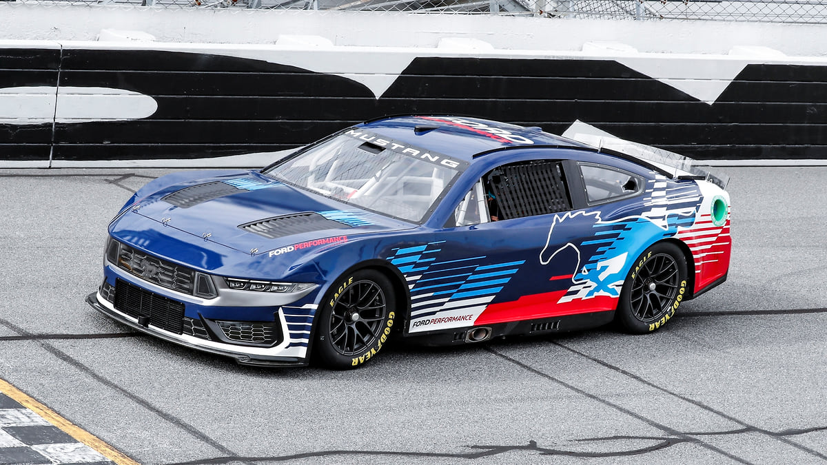 Ford показал гоночный Mustang Dark Horse для NASCAR – Автопилот