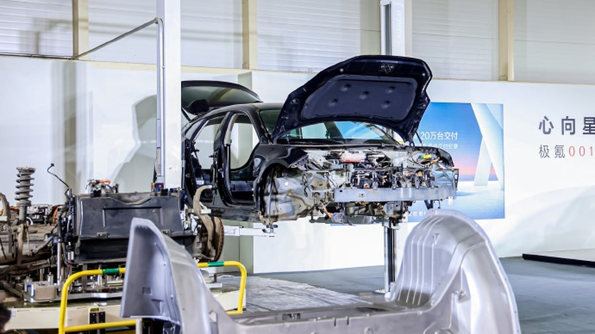 Порно ресейлік жетілген әйелдерге тыңшылық жасады