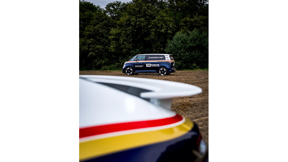 Volkswagen ID. Buzz и Porsche 911 Dakar
