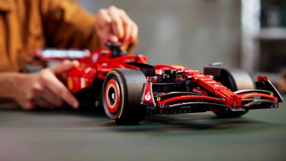 Ferrari SF-24 в масштабе 1:8