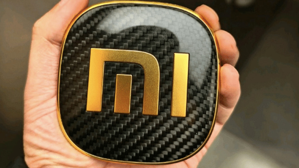 Найденный в продаже оторванный от Xiaomi SU7 Ultra шильдик