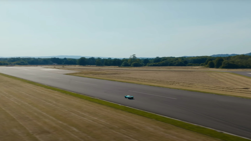 Aston Martin Valkyrie  на тестовой трассе Top Gear