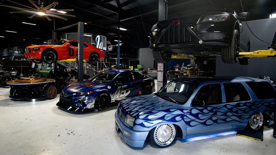 Распродажа автомобилей из West Coast Customs
