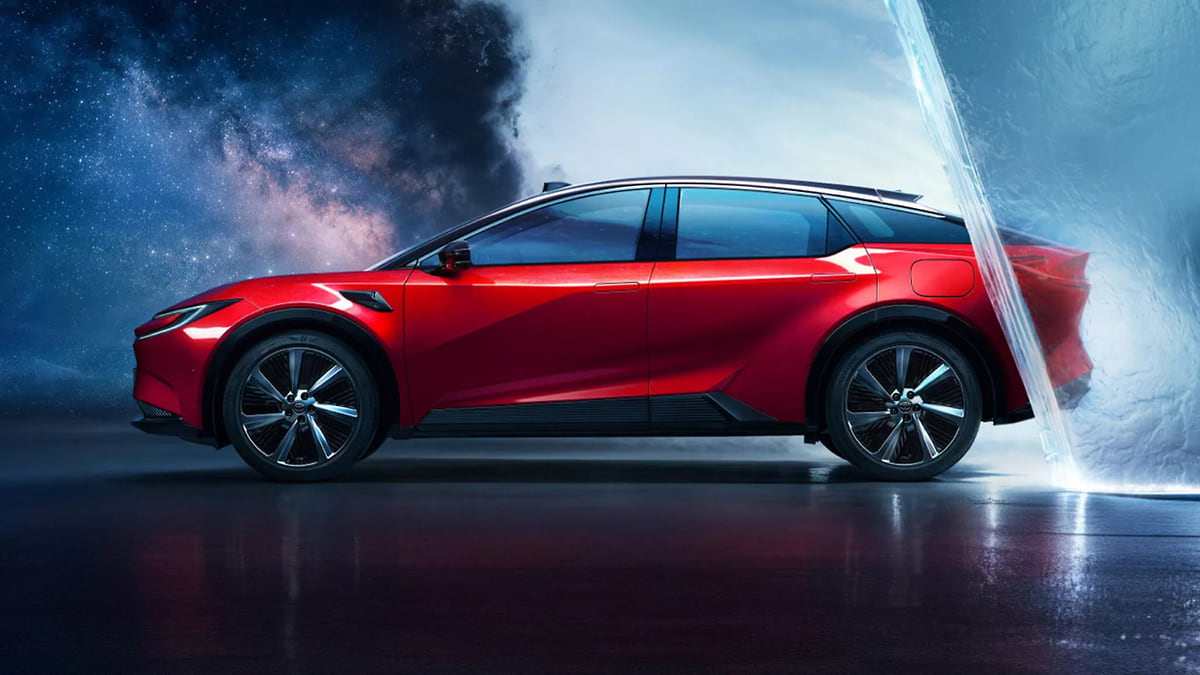 Toyota начала выпуск купе-кроссовера bZ5