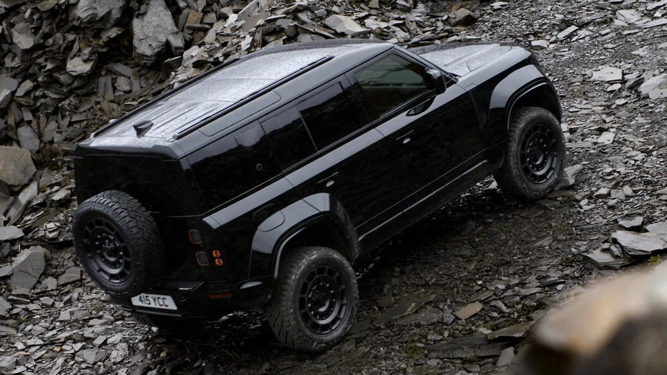 Land Rover Defender Octa Black