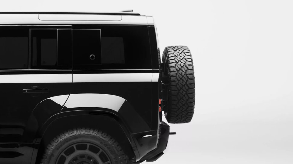 Land Rover Defender Octa Black