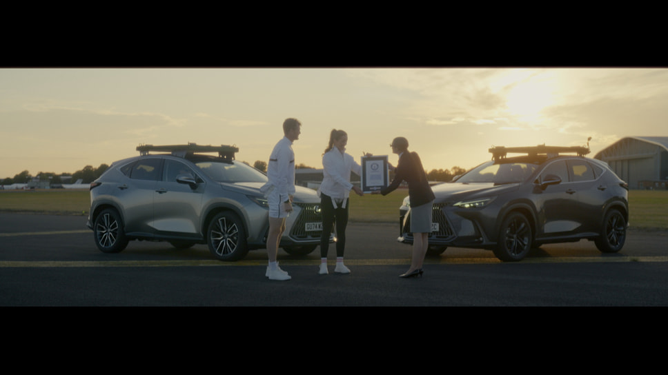 Теннисисты Джейми Маррей и Лора Робсон, Lexus NX