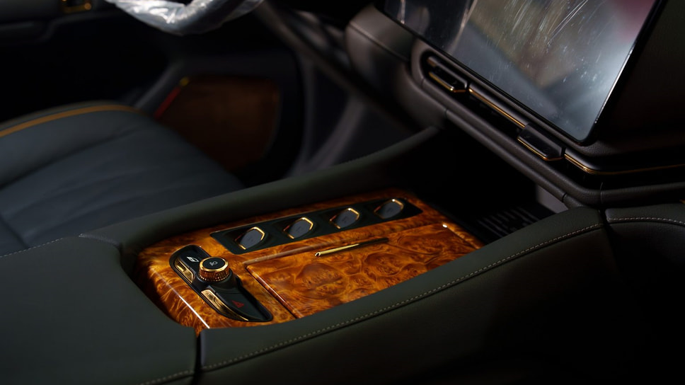 VinFast Lac Hong 900 LX