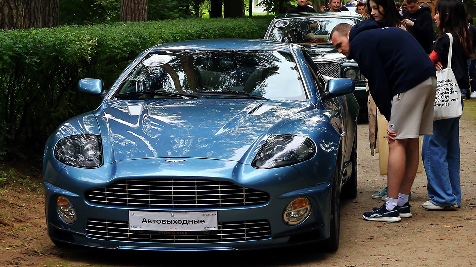 В усадьбе Архангельское прошла выставка эксклюзивных автомобилей «Автовыходные в усадьбе Архангельское»