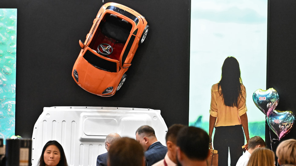Автомобиль на выставке «Оборудование и технология обработки конструктивных материалов» в Москве 