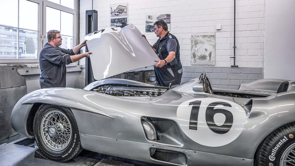 Аукционный дом RM Sotheby’s выставит на торги Mercedes-Benz W 196 R 1954 года. За рулем этого автомобиля состязались Хуан-Мануэль Фанхио и Стирлинг Мосс. Этот автомобиль называют одним из самых важных спорткаров в гоночной истории и желанных в мире. Его оценочная стоимость превышает $55 млн