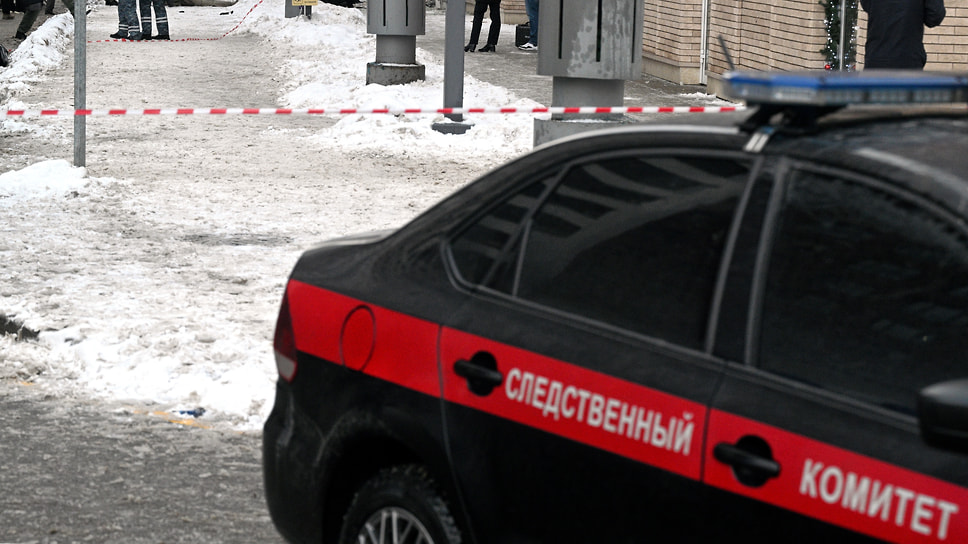 Автомобиль Следственного комитета на месте взрыва около жилого дома на Рязанском проспекте