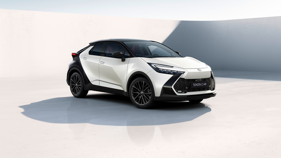 В Европе покупателям предложили новую комплектацию High Hero для Toyota C-HR, которая подразумевает яркие визуальные акценты и новую гибридную установку мощностью 140 л.с. 