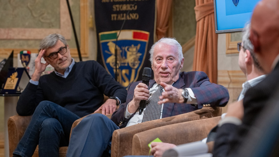 Дизайнер Паоло Мартин на мероприятии Turin Design Tribute. В свое время он работал над стилем таких культовых автомобилей как Alfa Romeo Montreal, Dino Ferrari Berlinetta Competizione, Fiat 130 Coupe, Lancia Beta Montecarlo и Rolls-Royce Camargue