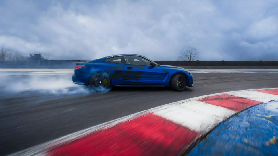 BMW M4 CS Edition VR46 — эксклюзивная версия, выпущенная в честь дня рождения Валентино Росси, заводского гонщика BMW M 