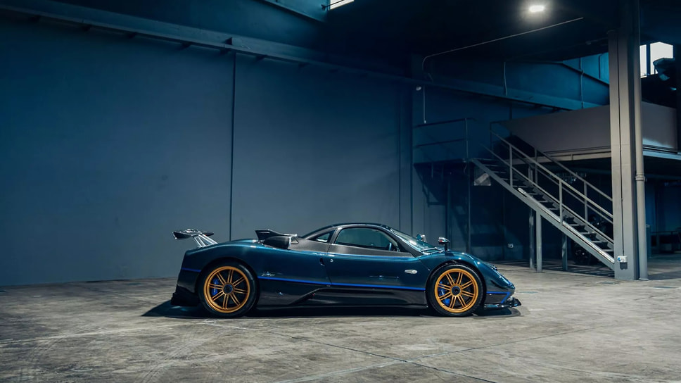 Аукцион RM Sotheby’s выставит на торги суперкар Pagani Zonda Tricolore. Всего итальянская фирма выпустила лишь три экземпляра этой модели