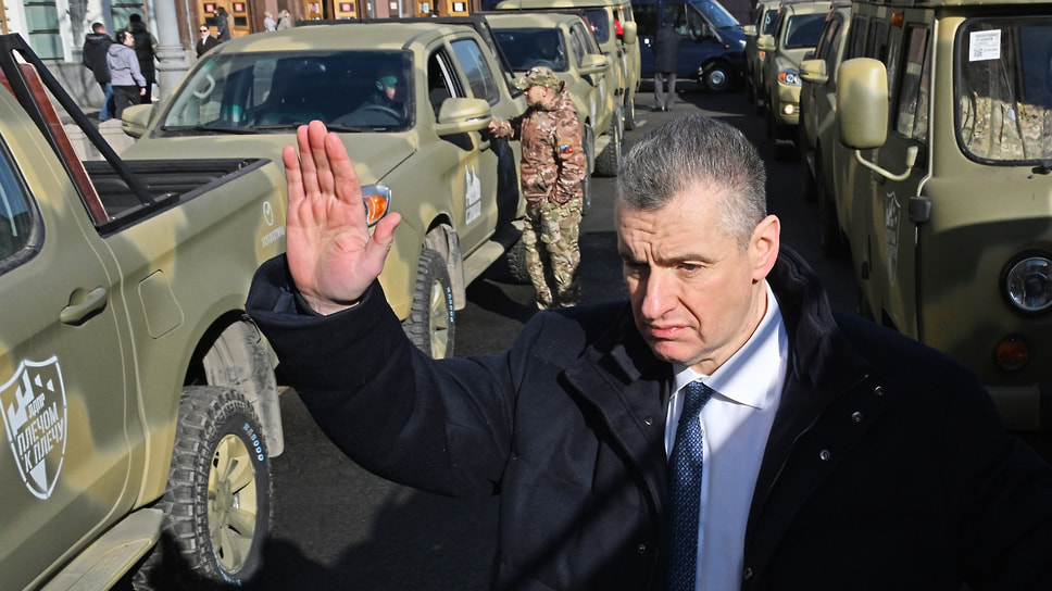 Председатель ЛДПР Леонид Слуцкий во время церемонии отправки военной техники в зону военных действий. Церемония прошла в рамках форума «Плечом к плечу. За Русскую Победу!», который прошел в Доме Союзов