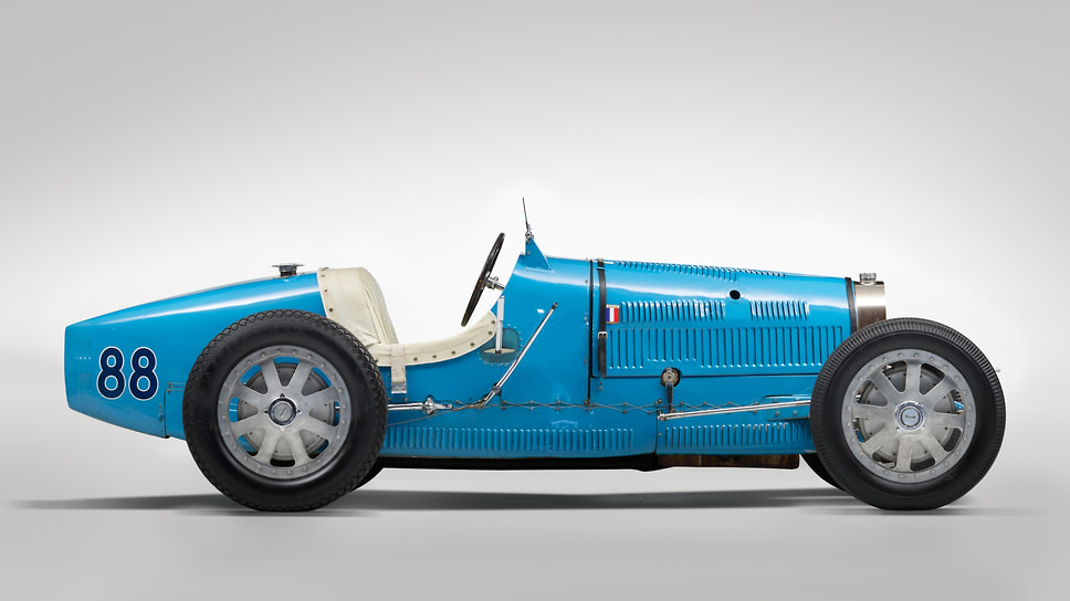 Bugatti Type 35B с известной историей: заказчик — гонщик Георги Буриано, участие в Гран-При Монако и Ле Мане, шесть владельцев, место в экспозиции Indianapolis Motor Speedway Museum. Новый владелец отдал $1 380 000