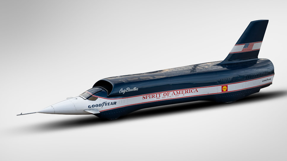 Рекордный автомобиль Spirit of America Sonic I был построен в 1965 году и первым в мире преодолел 600-мильный порог скорости, показав результат 600,601 миль в час (примерно 966 км/ч) на поверхности озера Бонневиль. Этот абсолютный рекорд скорости продержался целых пять лет, а в 1975 году «Дух Америки» отправился в Indianapolis Motor Speedway Museum. На аукционе автомобиль хоть и не показал ценовой рекорд, но ушел за приличные $1 325 000