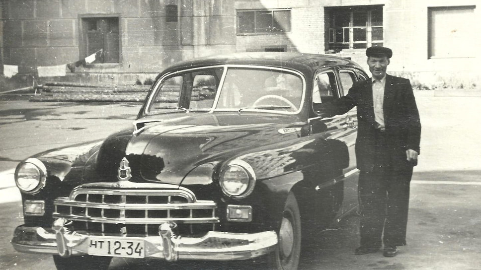 Водитель «персоналки» из Одессы. Серия ЧТ выдавалась с 1948 по 1958 год и только служебным автомобилям