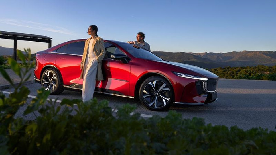В Европе стартовали продажи электрической версии седана Mazda6