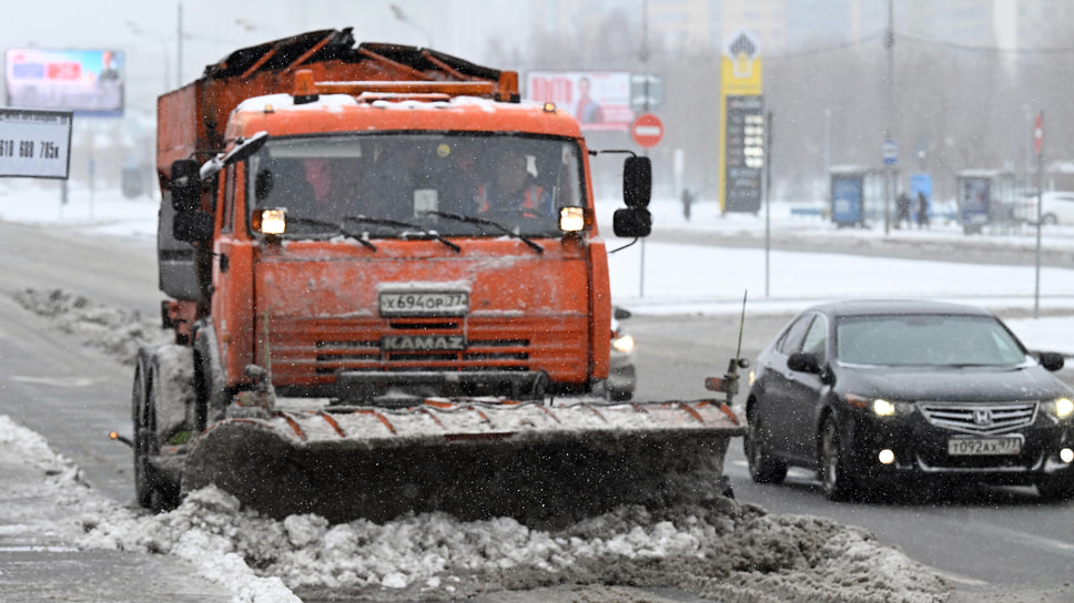 На дорогах была замечена коммунальная техника