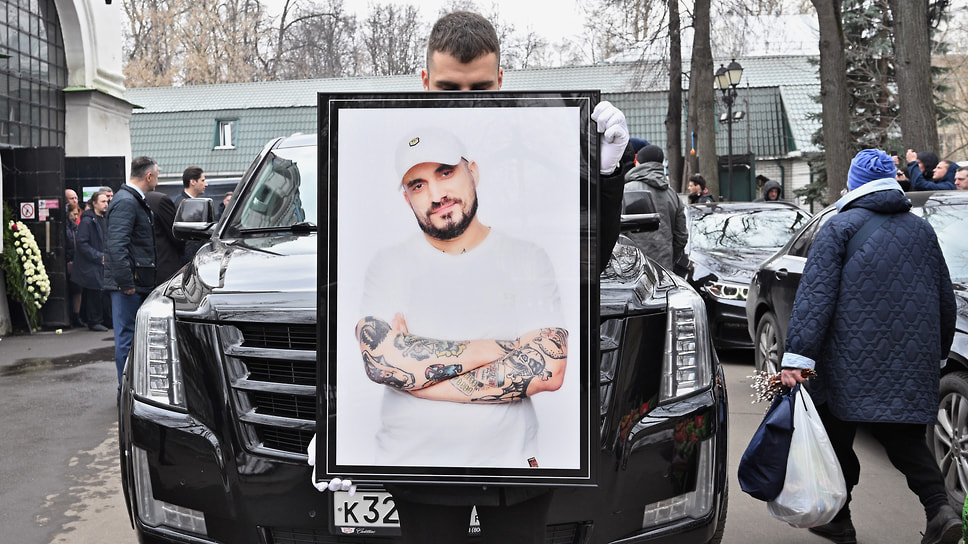 Cadillac Escalade на церемонии прощания с рэпером Пашей Техником в Лефортово