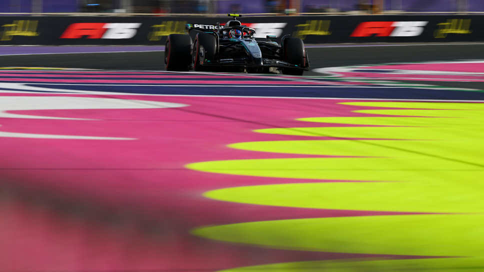 Mercedes Кими Антонелли по ходу субботней тренировки