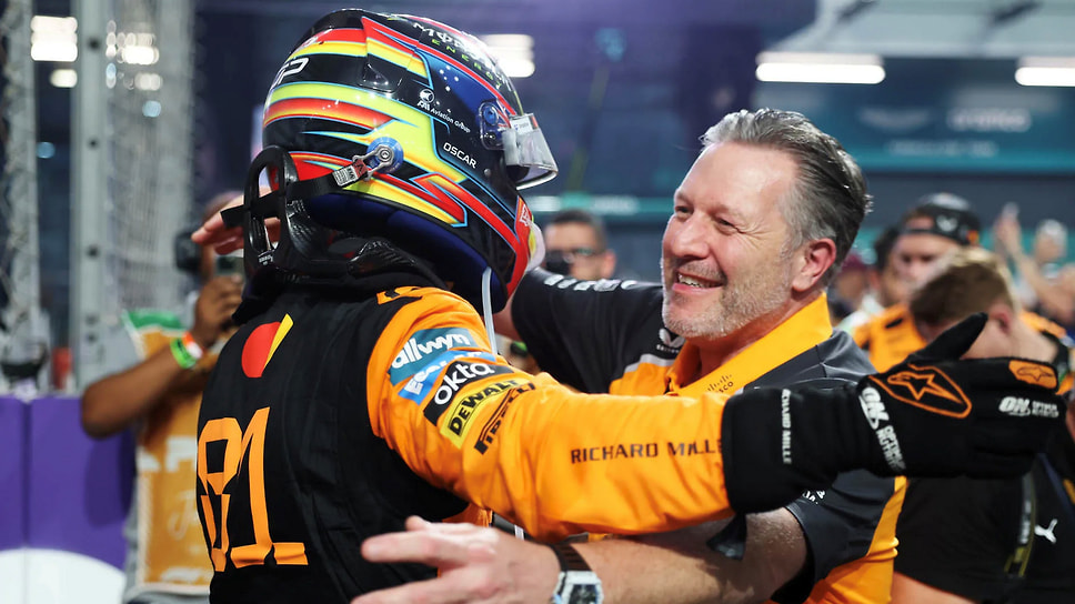 Поздравления победителю от владельца McLaren Racing Зака Брауна