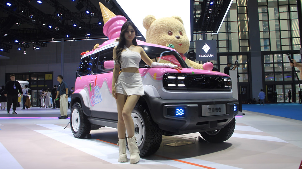 Стенд марки Baojun, вероятно, лучше всего демонстрирует то, чем китайский автопром пытается купить сердца будущих покупателей: сочетание брутального стиля и того, что лучше всего характеризует слово «милота»