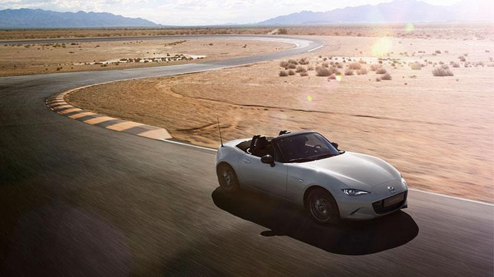 Родстер Mazda MX-5 в спецверсии Homura 1.5