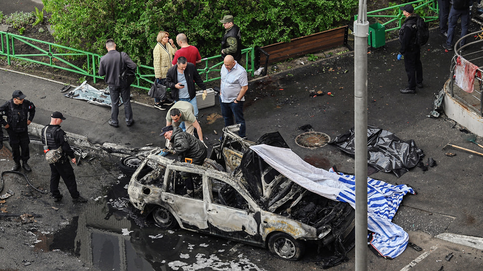 Последствия взрыва автомобиля на бульваре Нестерова в Балашихе