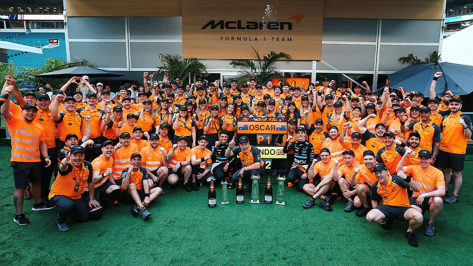 Заслуженное фото на память о дубле McLaren