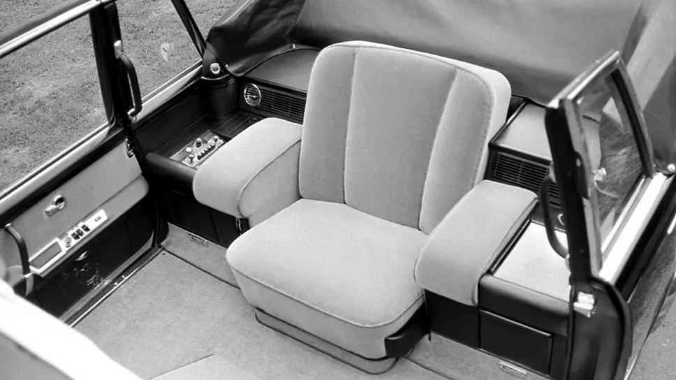 Главным пассажиром Mercedes-Benz 600 W100 Pullman Landaulet был Папа Римский Павел VI, находившийся на престоле с 1963 по 1978 год