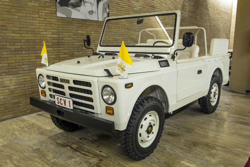 Во время визита в Турин в 1980 году Иоанну Павлу II подарили скромный Fiat 1107 Nuova Campagnola. Во времена его предшественников такие «Фиаты» использовались только как машины сопровождения, но Иоанн Павел II стал использовать «Кампаньолу» как основной автомобиль. Папамобиль стал историческим — в 1981 году на понтифика было совершенно покушение, когда он ехал в этой машине