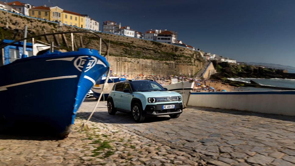 Renault 4 E-Tech Electric в Нормандии