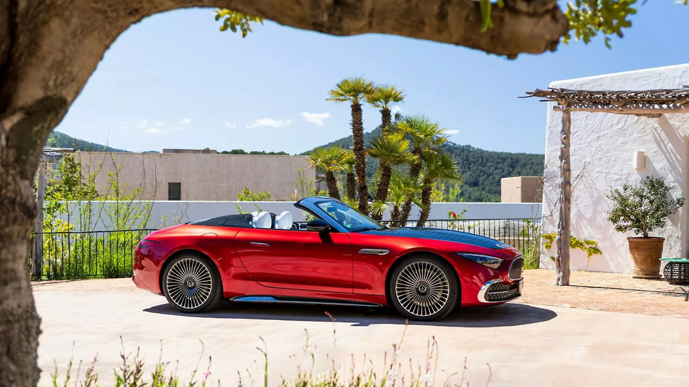 Для родстера Mercedes-Maybach SL680 Monogram разработаны две дизайнерские концепции, которые получили название Red Ambience (на фото) и White Ambience