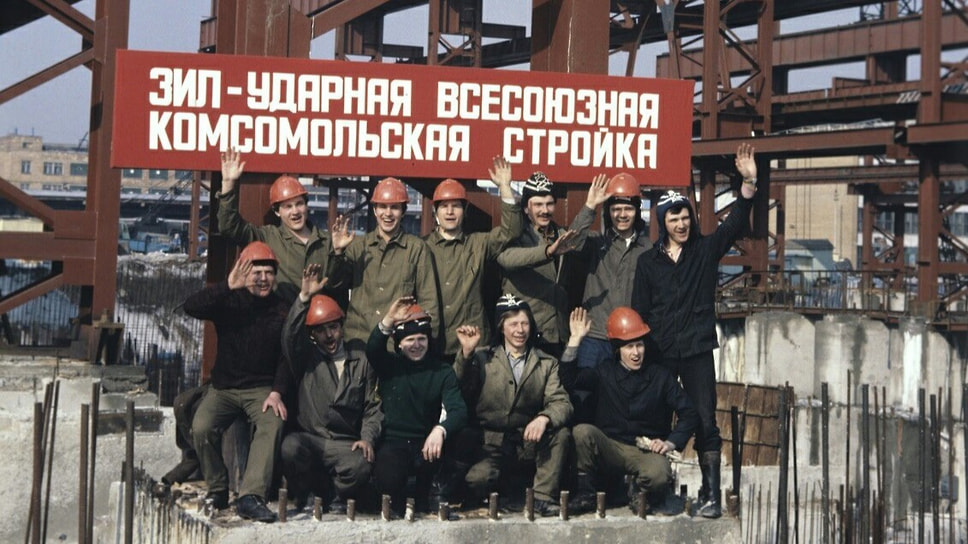 1986 год, строительство прессово-сварочного корпуса ЗИЛа. Сейчас здесь улица Петра Кончаловского, а вместо корпуса возводят жилые дома
