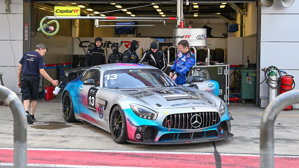 Mercedes-AMG GT4 команды CapitalRT занял первое место в зачете GT, управляли автомобилем пилоты Михаил Алешин и Денис Ременяко