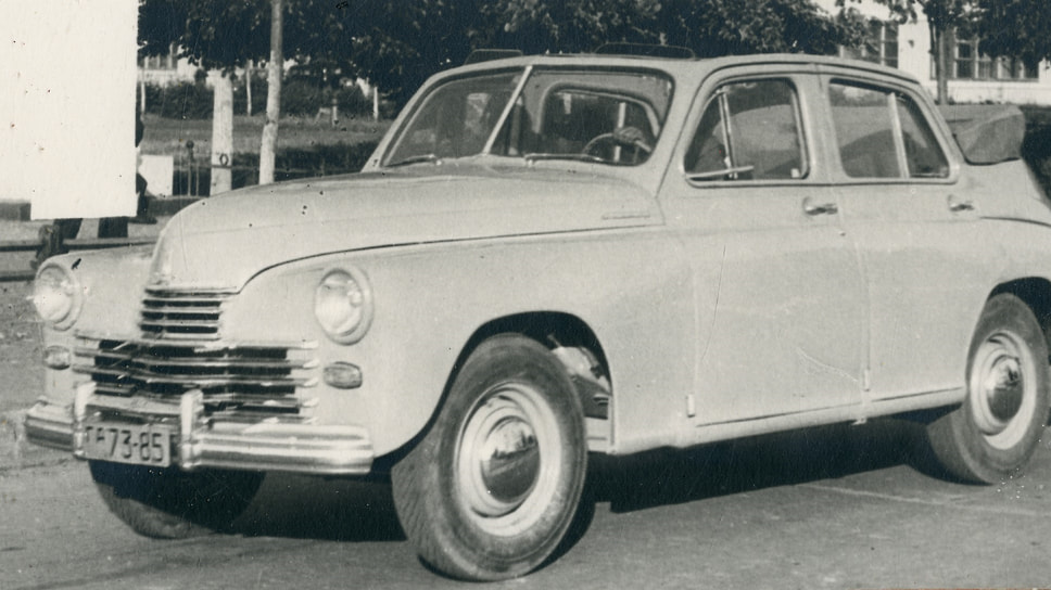 В 1948 году Горьковский автомобильный завод представил открытый вариант «Победы» с кузовом кабриолет. Из-за несущего кузова пришлось сохранить двери, поэтому убиралась только крыша