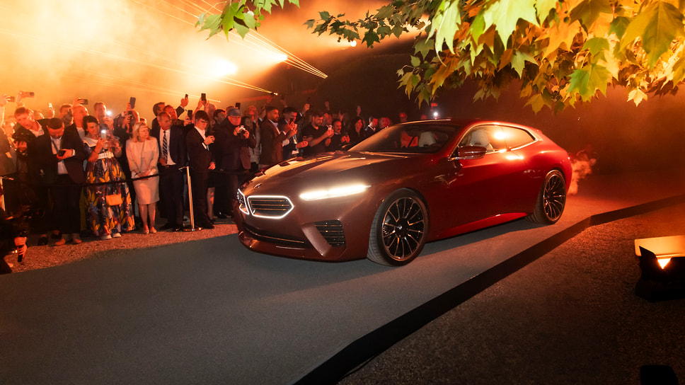 Concorso d’Eleganza Villa d’Este проходит под патронажем концерна BMW: подразделение  BMW Group Classic является официальным партнером мероприятия, которое открывается в пятницу вечером презентацией концептов от баварской марки. Среди них был и BMW Concept Speedtop