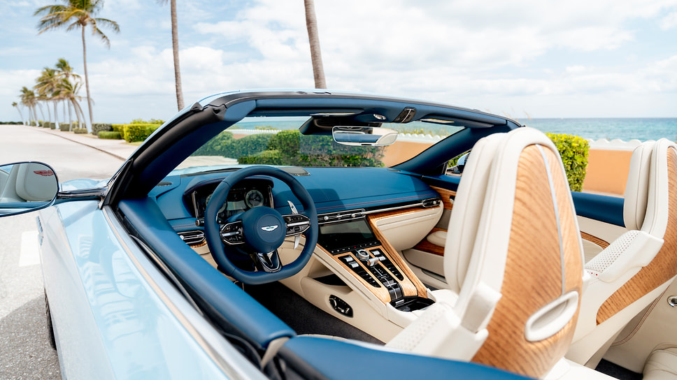 Особый Aston Martin DB12 Volante посвятили американскому курорту Палм-Бич