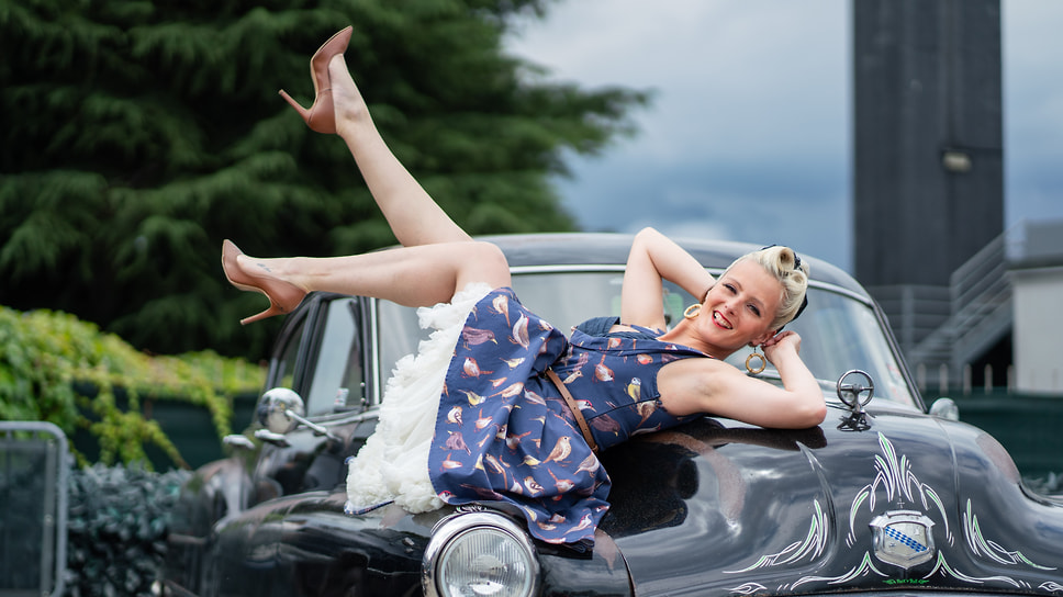 Участница фестиваля американских автомобилей Cruisin’ Rodeo, который каждое лето проводится в Италии