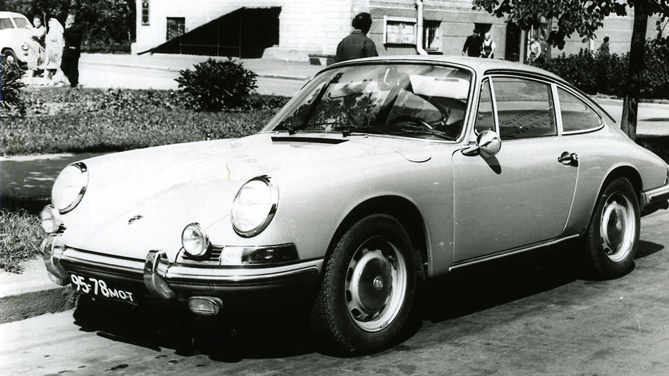 Этот же Porsche 911S, но уже с советскими регистрационными знаками. На спорткаре стоял двигатель мощностью 160 л.с., способный разогнать «Порше» до 225 км/ч — ни один советский автомобиль такими характеристиками не обладал