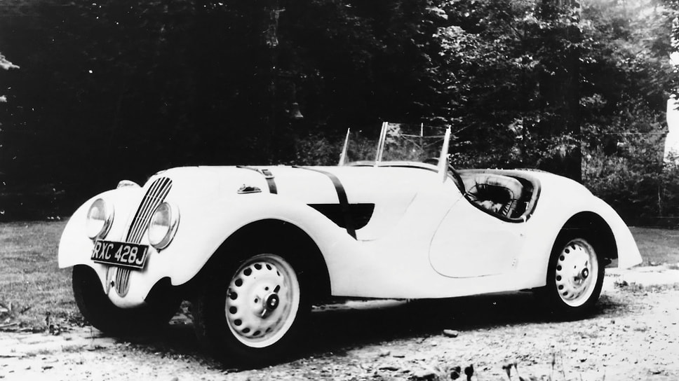 В дополнение к Bentley 4&amp;frac12; Litre Виктор Луи приобрел в 1979 году спортивный родстер BMW-328