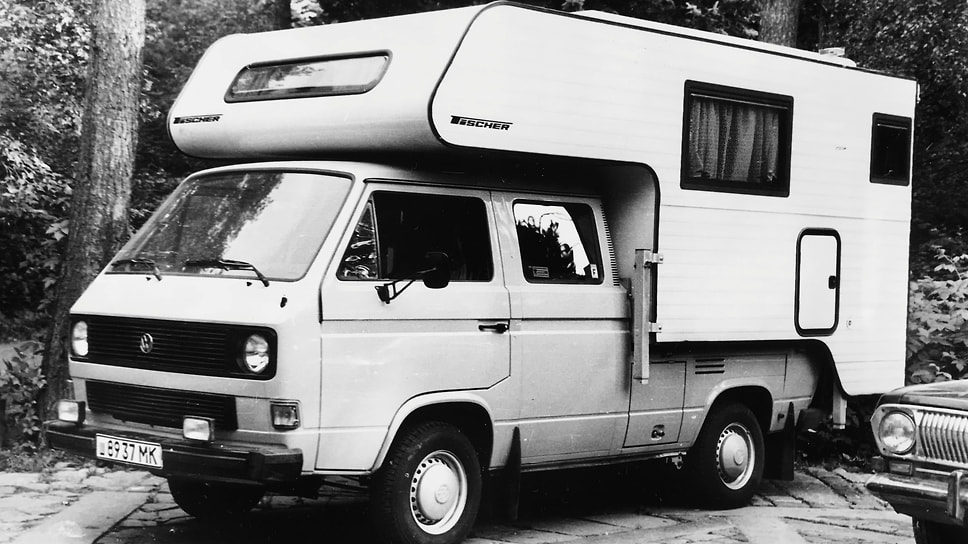 В 1985 году Луи приобрел кемпер на базе Volkswagen Transporter, на котором ездил в Горький фотографировать находящегося там в ссылке академика Сахарова, чтобы продать снимки иностранным изданиям