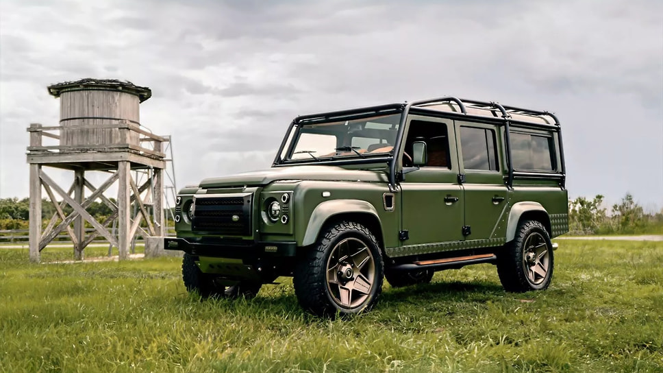 Американская фирма ECD Automotive Design, которая специализируется на переделке внедорожников, представила кастомный Defender с особо мощным двигателем и полностью переработанным интерьером с дорогой кожей