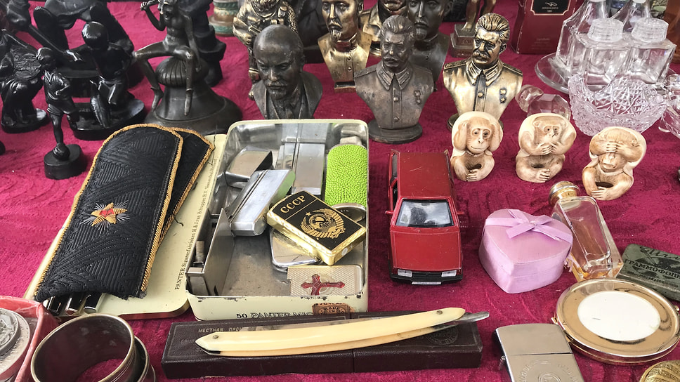 Ленин, Сталин, Дзержинский, погоны генерал-майора, зажигалки, опасная бритва, духи, зеркальце и ВАЗ-2108. «Вернисаж» — место контрастов