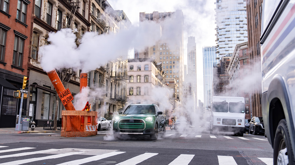 MINI Countryman S All4 на одной из улиц Нью-Йорка