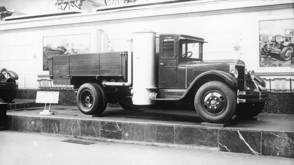 Газогенераторный ЗИС-21. Тогда работающие на древесных чурках автомобили казались спасением от дефицита бензина, но их эксплуатация себя не оправдала